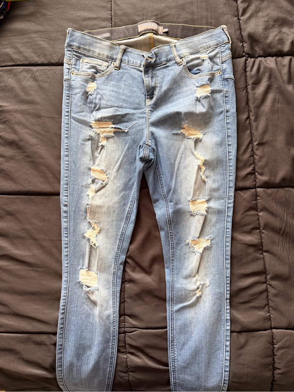 Torrid bombshell skinny distressed Jean
